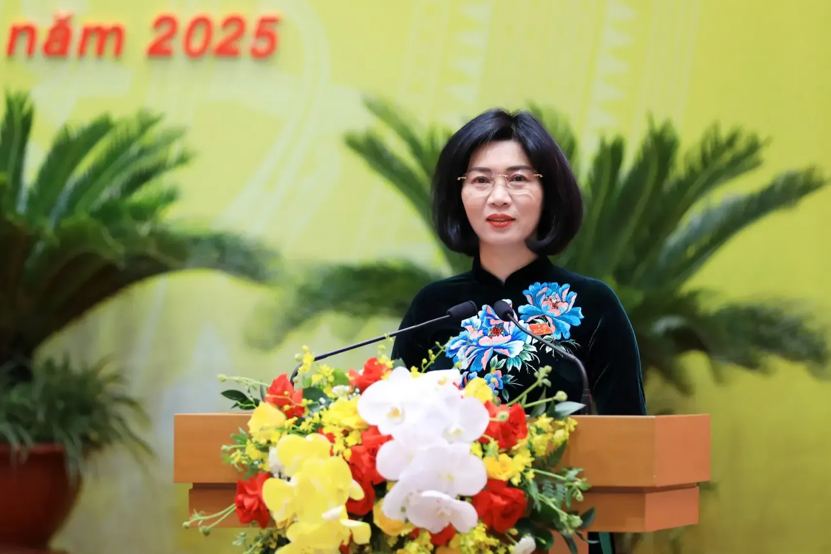 Tóm tắt tiểu sử Chủ tịch HĐND Thành phố Hà Nội Phùng Thị Hồng Hà