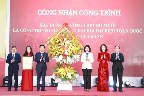 Hà Nội gắn biển Công trình chào mừng Đại hội XIV của Đảng tại phường Yên Sở