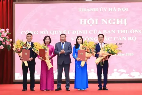 Công bố các quyết định của Ban Thường vụ Thành ủy Hà Nội về công tác cán bộ