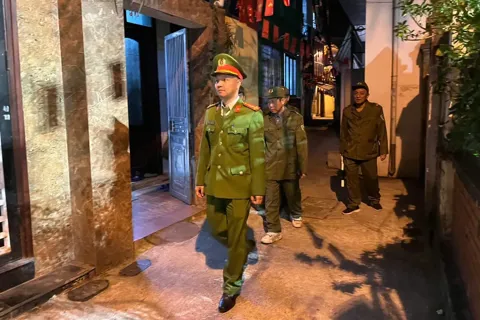 Công an phường Láng siết chặt an ninh phục vụ Đại hội XIV của Đảng
