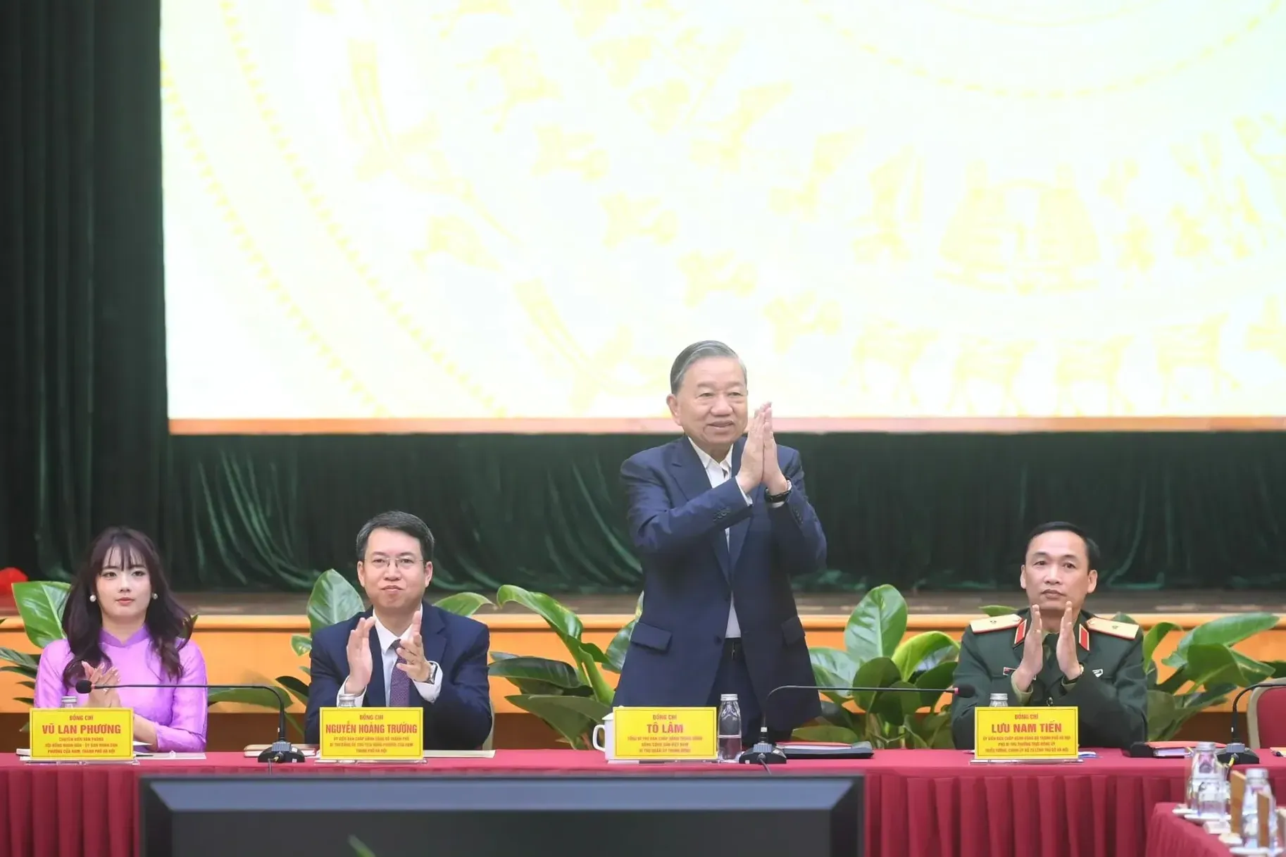 Tổng Bí thư Tô Lâm và ứng cử viên đại biểu Quốc hội tiếp xúc cử tri, vận động bầu cử tại Hà Nội