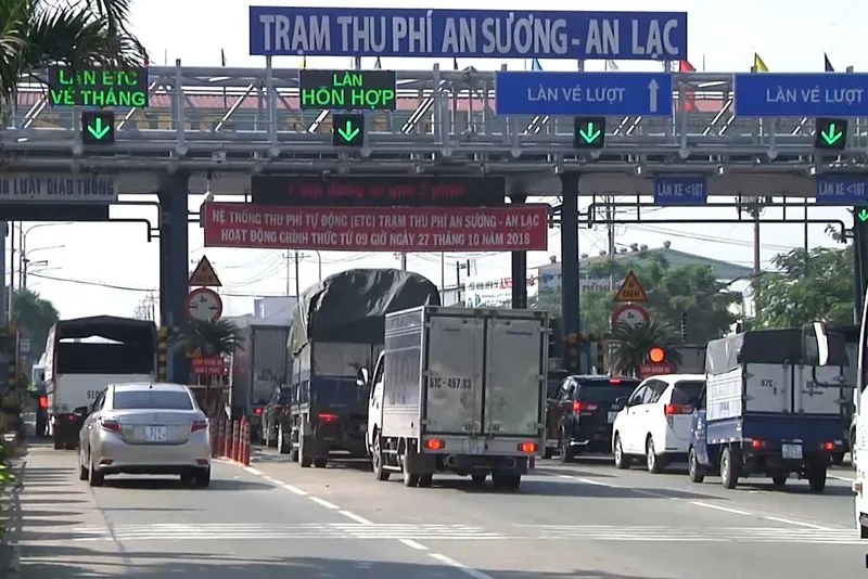 Hà Nội: gắn thẻ đầu cuối trên phương tiện miễn thu phí phục vụ thanh toán điện tử giao thông