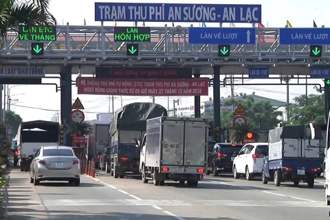 Hà Nội: gắn thẻ đầu cuối trên phương tiện miễn thu phí phục vụ thanh toán điện tử giao thông
