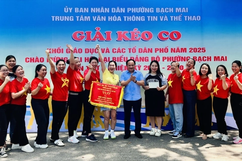 Phường Bạch Mai: 400 vận động viên sôi nổi tranh tài tại Giải kéo co khối giáo dục và tổ dân phố