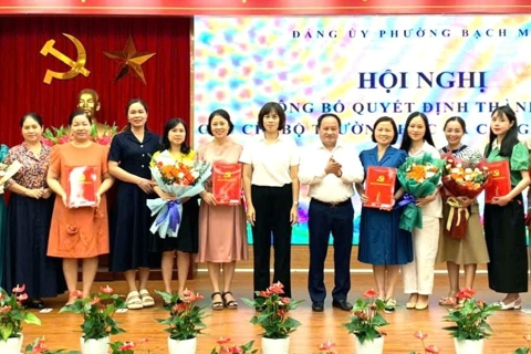 Phường Bạch Mai công bố thành lập 24 chi bộ trường học
