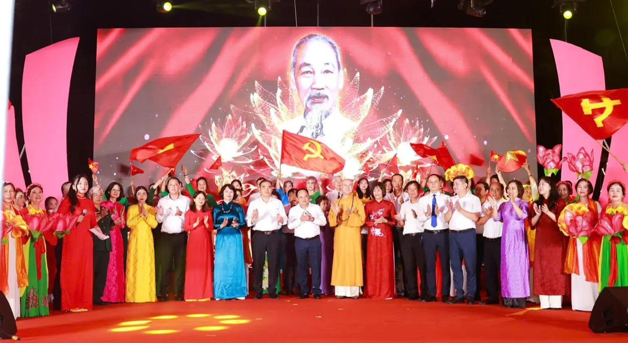 Tưng bừng chương trình nghệ thuật đặc sắc mừng thành công Đại hội đại biểu Đảng bộ phường Bạch Mai