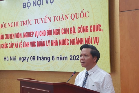 Công chức cấp xã giải quyết thủ tục hành chính bảo đảm “5 đúng - 3 không - 2 chủ động”