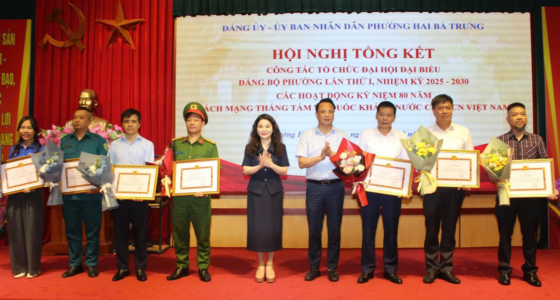 Phường Hai Bà Trưng khen thưởng nhiều tập thể, cá nhân trong tổ chức Đại hội Đảng bộ phường, các hoạt động kỷ niệm Quốc khánh 
