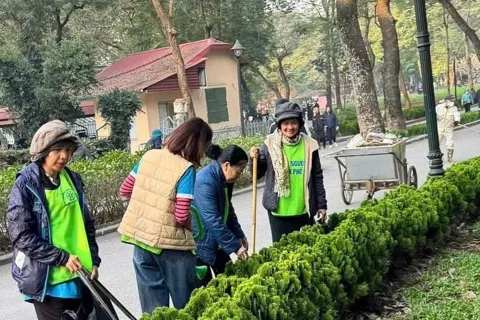 Cán bộ Mặt trận "đi từng ngõ, gõ từng nhà" vì một Hà Nội văn minh, hiện đại