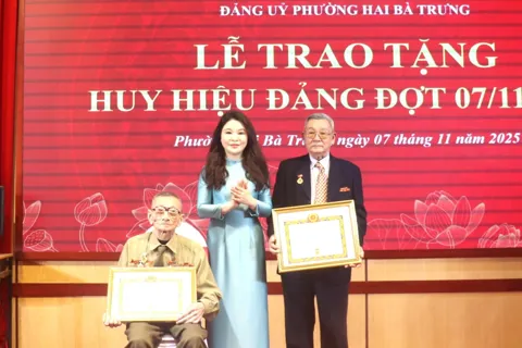 Phường Hai Bà Trưng: quan tâm chăm lo đời sống vật chất, tinh thần cho các đảng viên lão thành
