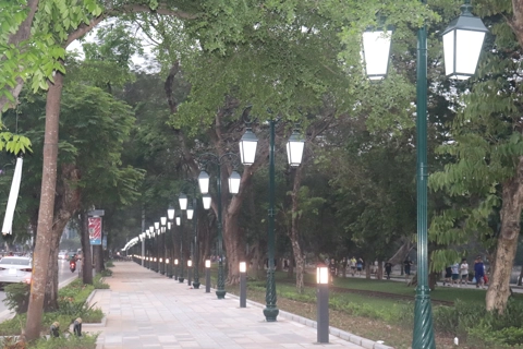 Đề xuất tiếp tục hạ rào của Công viên Thống Nhất phía phố Đại Cồ Việt và Nguyễn Đình Chiểu, tạo không gian xanh, mở