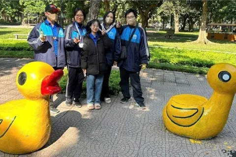 Phường Hai Bà Trưng: Tuổi trẻ tích cực vào cuộc làm đẹp Công viên Thống Nhất