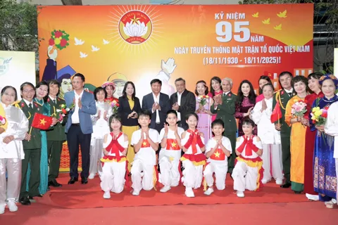 Chủ tịch UBND TP Hà Nội dự Ngày hội Đại đoàn kết phường Hai Bà Trưng: Xây dựng Thủ đô hạnh phúc bắt đầu từ mỗi con phố sạch đẹp