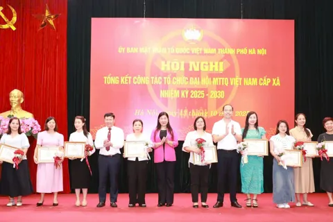 Hà Nội: Khen thưởng nhiều tập thể, cá nhân trong công tác chỉ đạo, tuyên truyền Đại hội Mặt trận Tổ quốc cấp xã