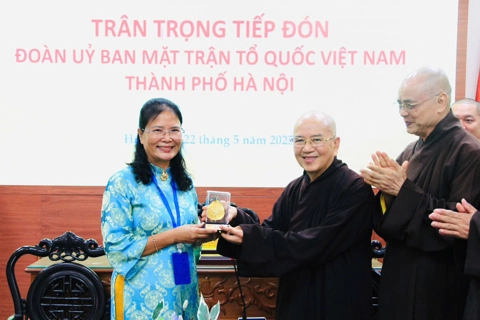 Đoàn đại biểu Mặt trận Tổ quốc TP Hà Nội thăm, làm việc tại Huế