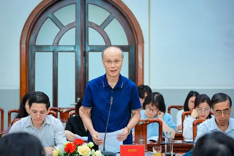 Tổ chức hình thức giám sát thường xuyên của Mặt trận, các tổ chức đoàn thể và người dân