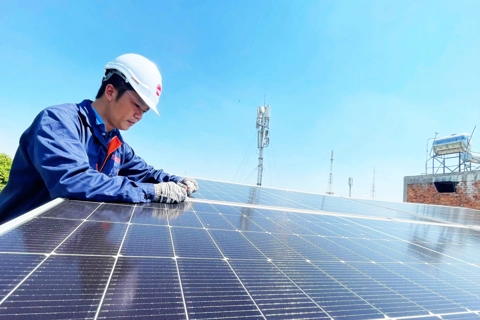 Hệ thống điện năng lượng mặt trời mái nhà Rạng Đông có gì?
