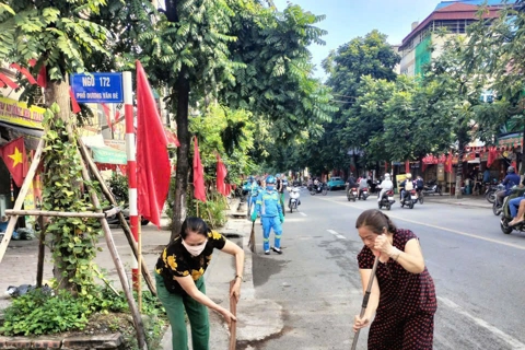 Phường Vĩnh Tuy "làm đến đâu gọn đến đó" trong thực hiện vệ sinh môi trường
