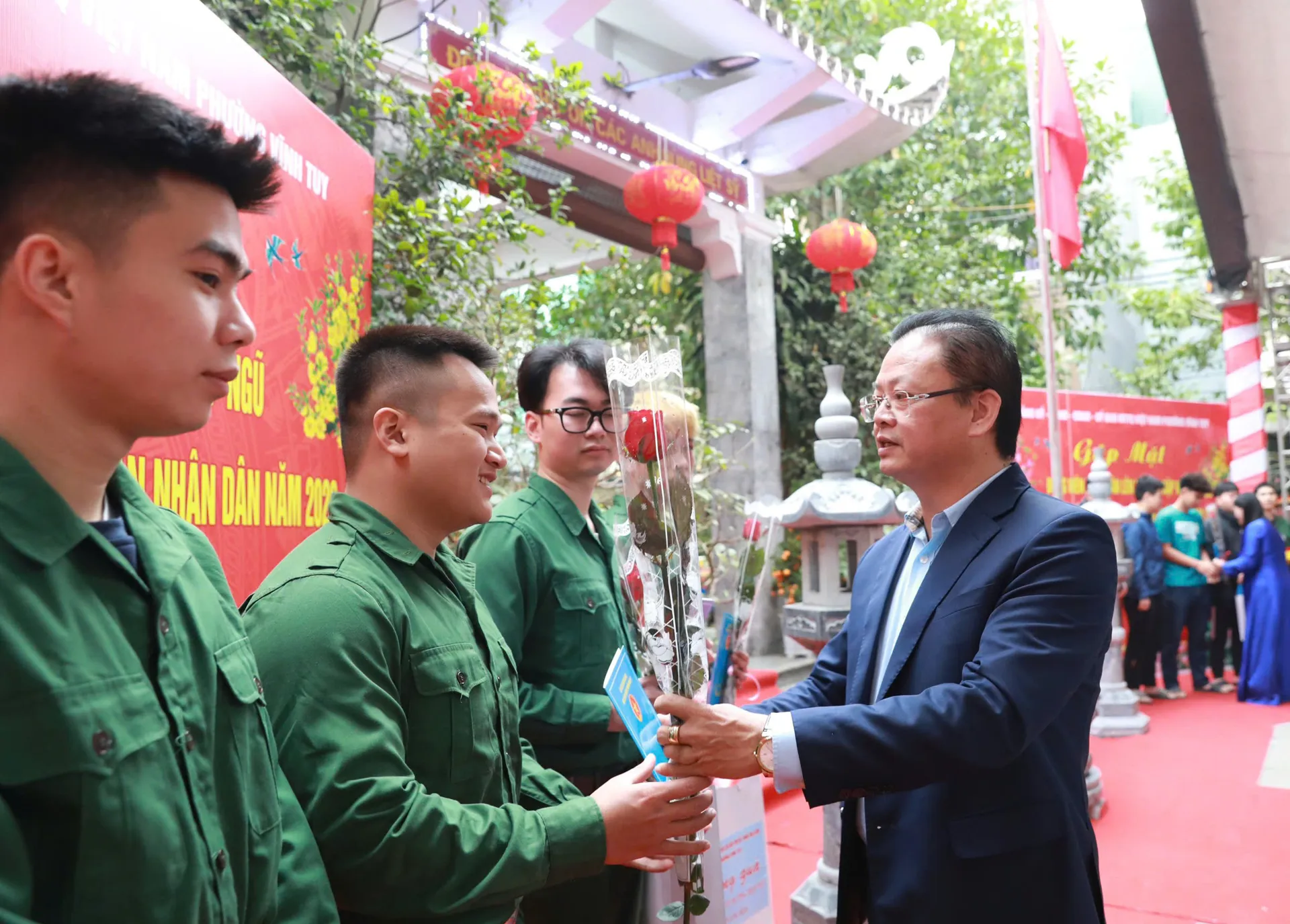 Phường Vĩnh Tuy: 19 công dân viết đơn tình nguyện nhập ngũ
