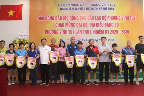 120 vận động viên tranh tài tại Giải bóng bàn các câu lạc bộ chào mừng Đại hội Đảng bộ phường Vĩnh Tuy