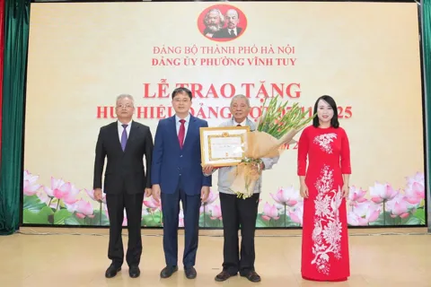 Phường Vĩnh Tuy: noi gương các đảng viên đi trước, quyết tâm vượt qua khó khăn ban đầu sau sắp xếp tổ chức
