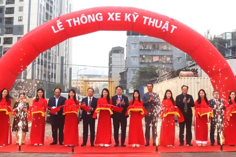 Thông xe kỹ thuật công trình Kết nối đường qua Công ty xe bus với dự án 423 Minh Khai (phường Vĩnh Tuy): kết quả của sự đồng thuận, quyết tâm cao