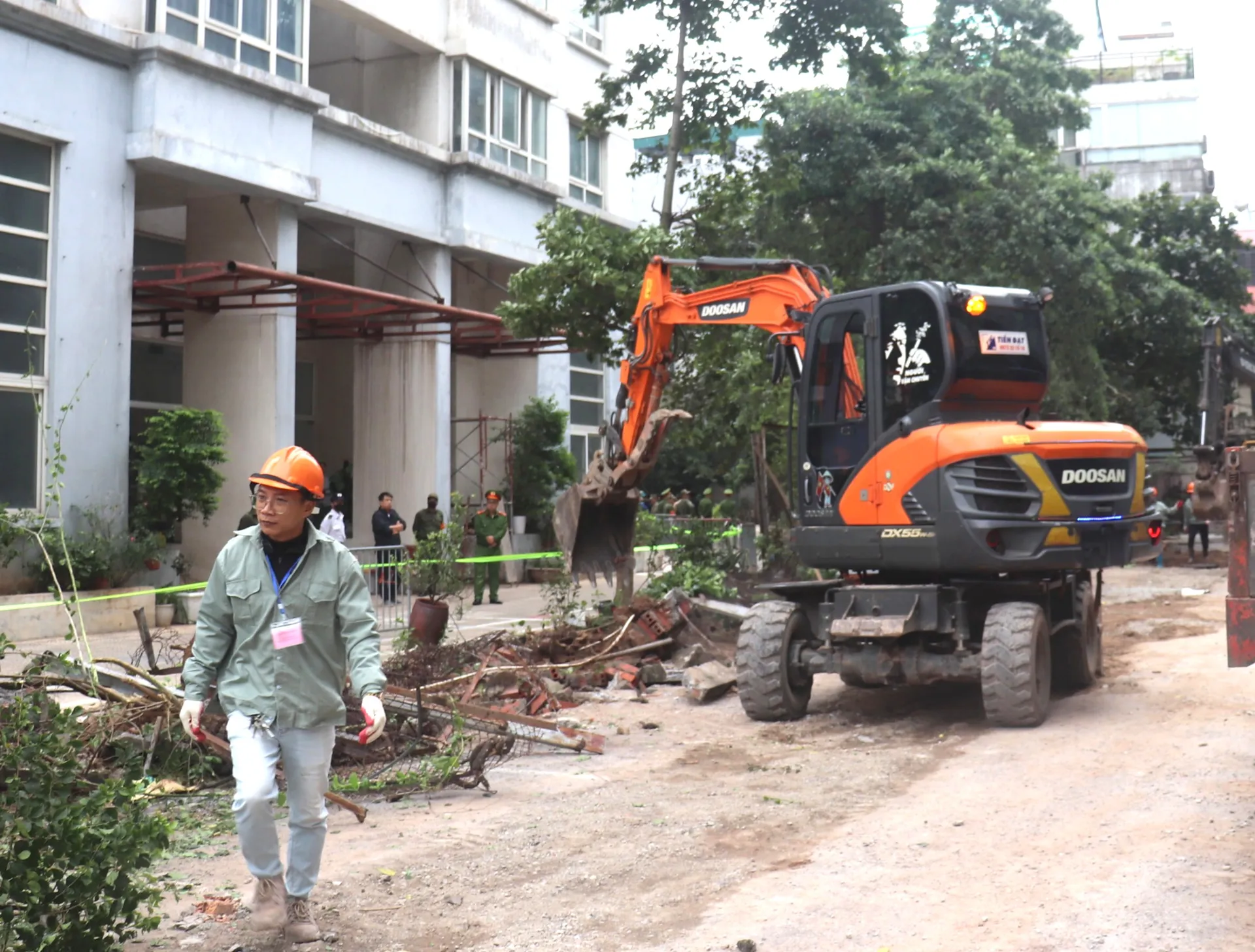 Phường Vĩnh Tuy: đẩy nhanh dự án kết nối đường qua Chung cư 25 Lạc Trung, phục vụ lợi ích cộng đồng