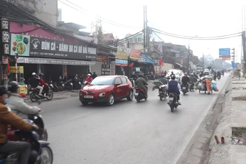 Phường Vĩnh Tuy công khai các quyết định thu hồi đất để thực hiện dự án đường Tam Trinh
