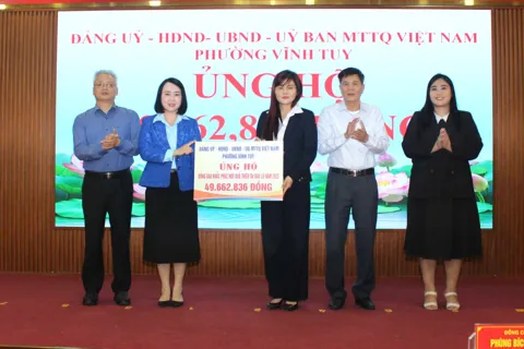 Phường Vĩnh Tuy bước đầu đạt hơn 1,34 tỷ đồng ủng hộ đồng bào miền Trung, Tây Nguyên khắc phục hậu quả do mưa lũ