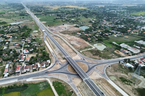 Khánh Hòa ưu tiên dự án hạ tầng chiến lược, hướng tới thành phố trực thuộc Trung ương