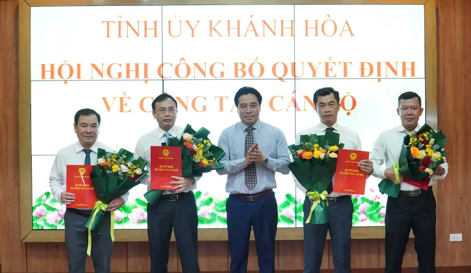 Khánh Hòa công bố các quyết định điều động, bổ nhiệm cán bộ