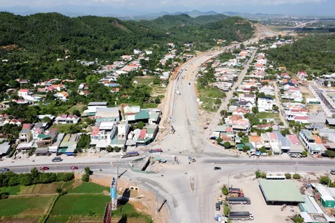20km đầu tuyến cao tốc Khánh Hòa - Buôn Ma Thuột băng băng về đích
