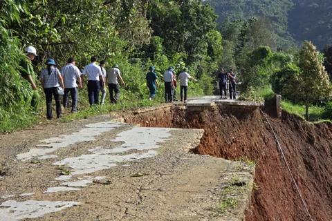Khánh Hòa thiệt hại nặng nề sau mưa lũ, hạ tầng hư hỏng nghiêm trọng