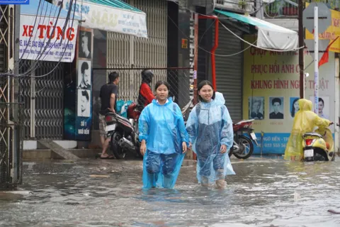 Khánh Hòa: cho học sinh nghỉ học 2 ngày để đảm bảo an toàn trước bão Kalmaegi