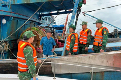 Khánh Hòa khẩn trương ứng phó bão số 15 