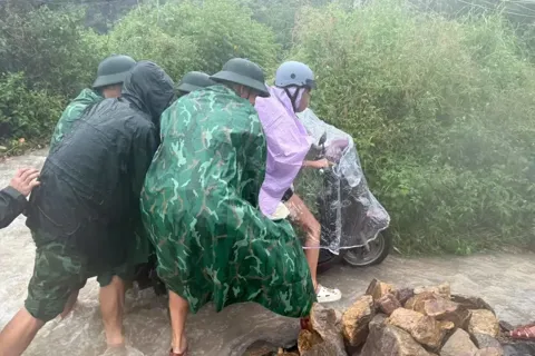 Khánh Hòa cảnh báo nguy cơ lũ quét, sạt lở đất do mưa lớn kéo dài