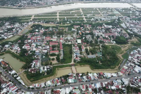 Sớm đưa Dự án tu bổ, tôn tạo di tích Thành cổ Diên Khánh về đích