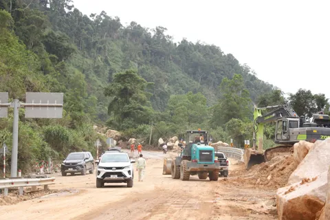 Thông xe có điều kiện qua đèo Khánh Lê trên Quốc lộ 27C
