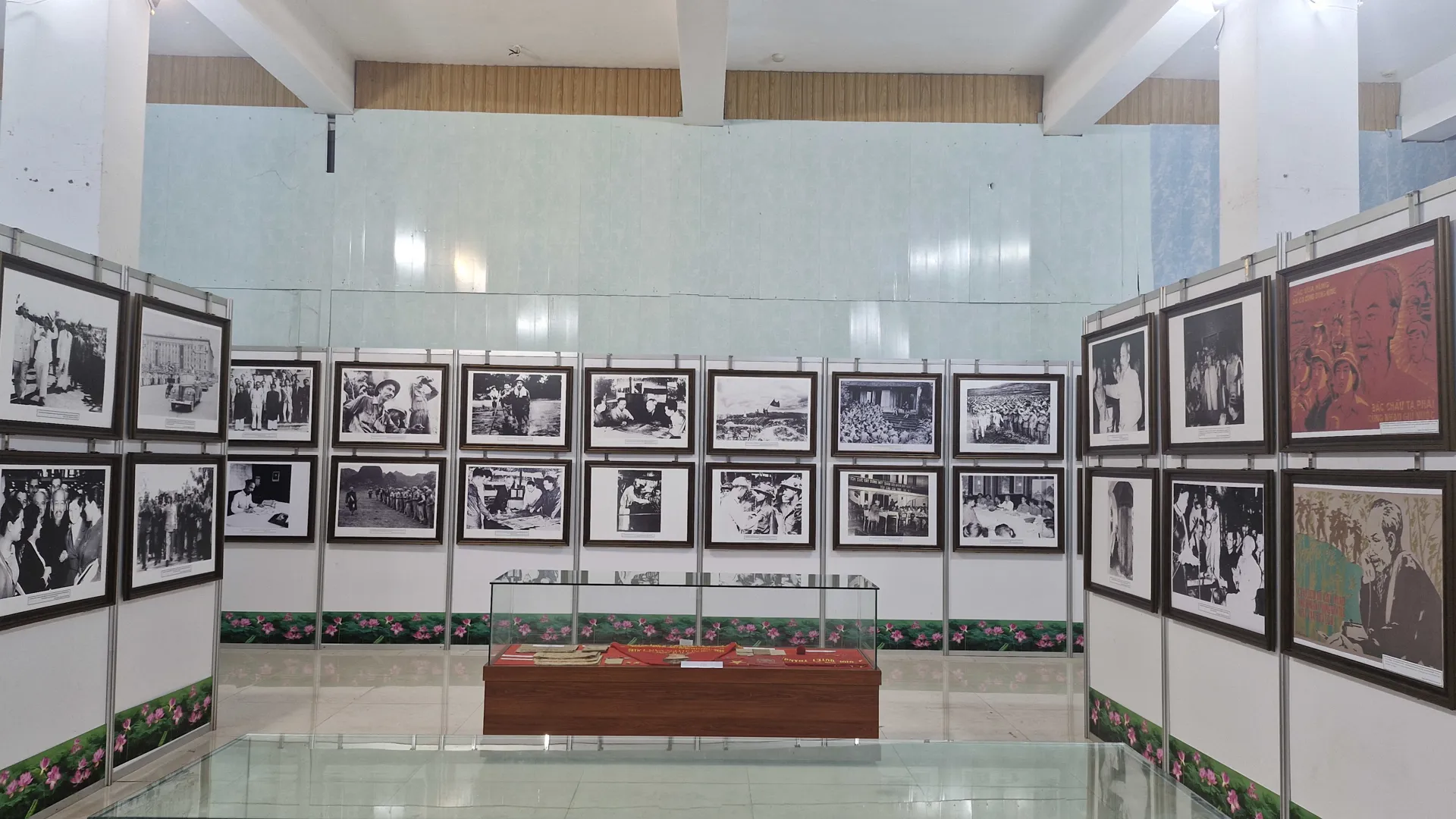 Những tư liệu đặc biệt trong triển lãm "Hồ Chí Minh đẹp nhất tên Người"