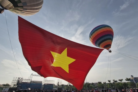 Nghệ An tổ chức Lễ chào cờ và bay Đại kỳ Tổ quốc