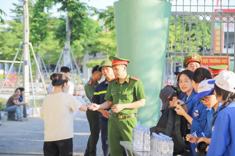 Nghệ An: những hình ảnh đẹp về tiếp sức mùa thi 