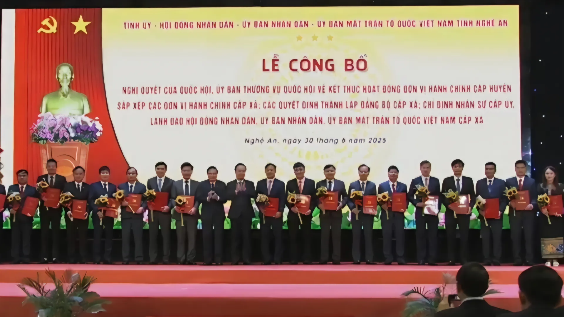 Nghệ An: công bố nhân sự và hoạt động chính quyền địa phương 2 cấp