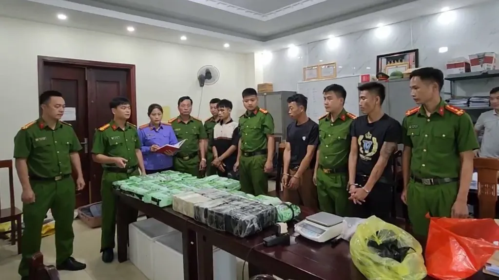 Nghệ An: bắt giữ 3 đối tượng với tang vật 60 bánh heroin