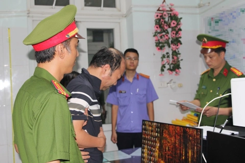 Nghệ An: tạm giữ hình sự tài xế ô tô gây tai nạn khiến 3 người tử vong