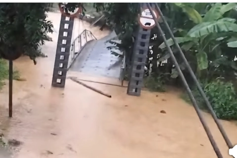 Xã Mường Quàng (Nghệ An): hơn 100 hộ dân bị cô lập do mưa lũ