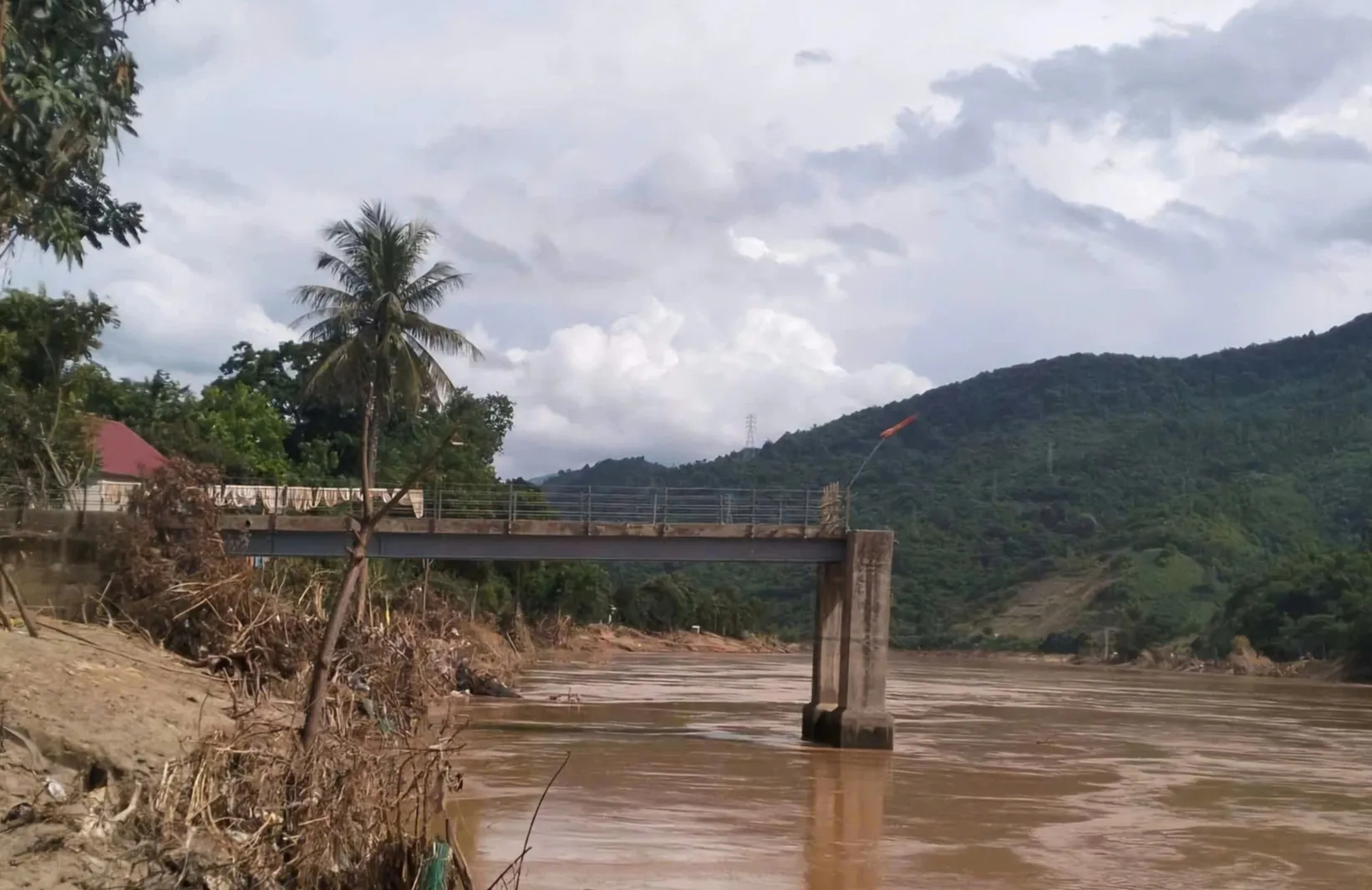 Nghệ An: lên phương án lập bến đò, hỗ trợ người dân đi lại sau lũ