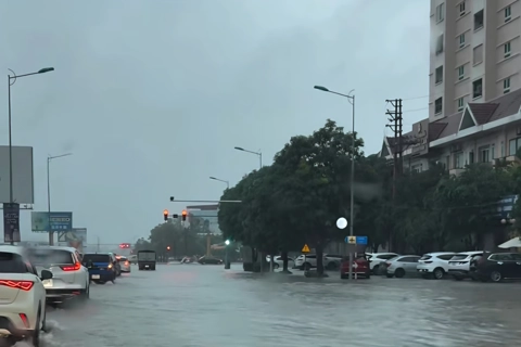 Nghệ An: mưa lớn kéo dài khiến nhiều tuyến đường ngập sâu