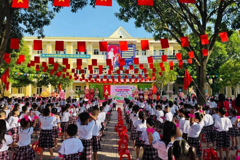 Hơn 945.000 học sinh Nghệ An hân hoan bước vào năm học mới