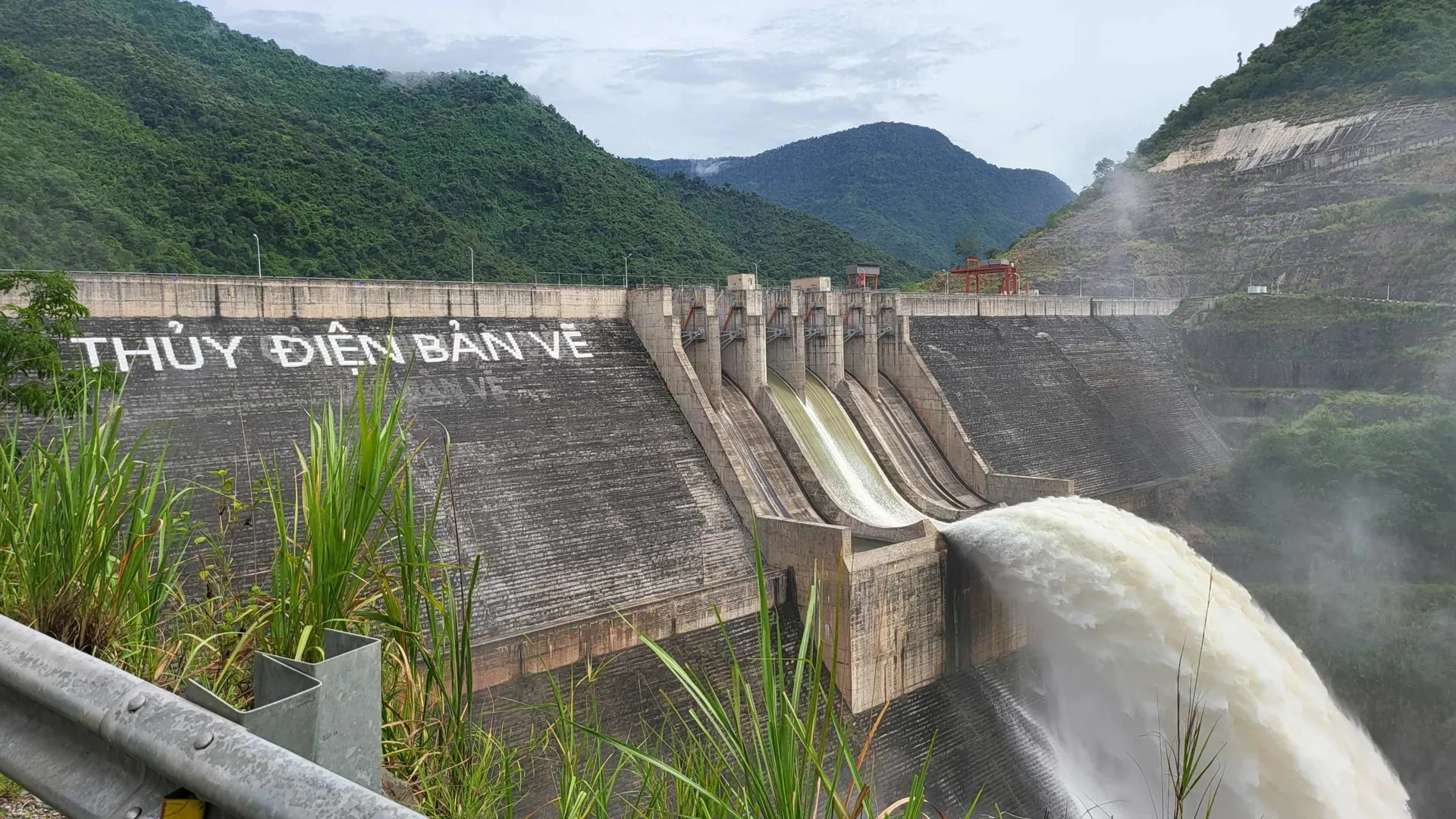 Nghệ An: nhiều thủy điện thông báo xả nước ứng phó bão số 9