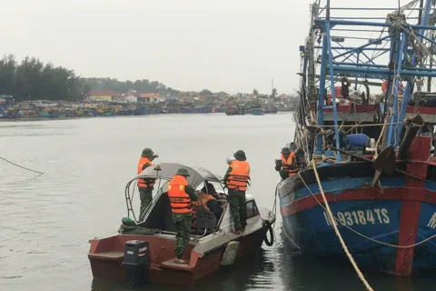 Bộ đội Biên phòng Nghệ An hỗ trợ Nhân dân trong tỉnh ứng phó bão lũ